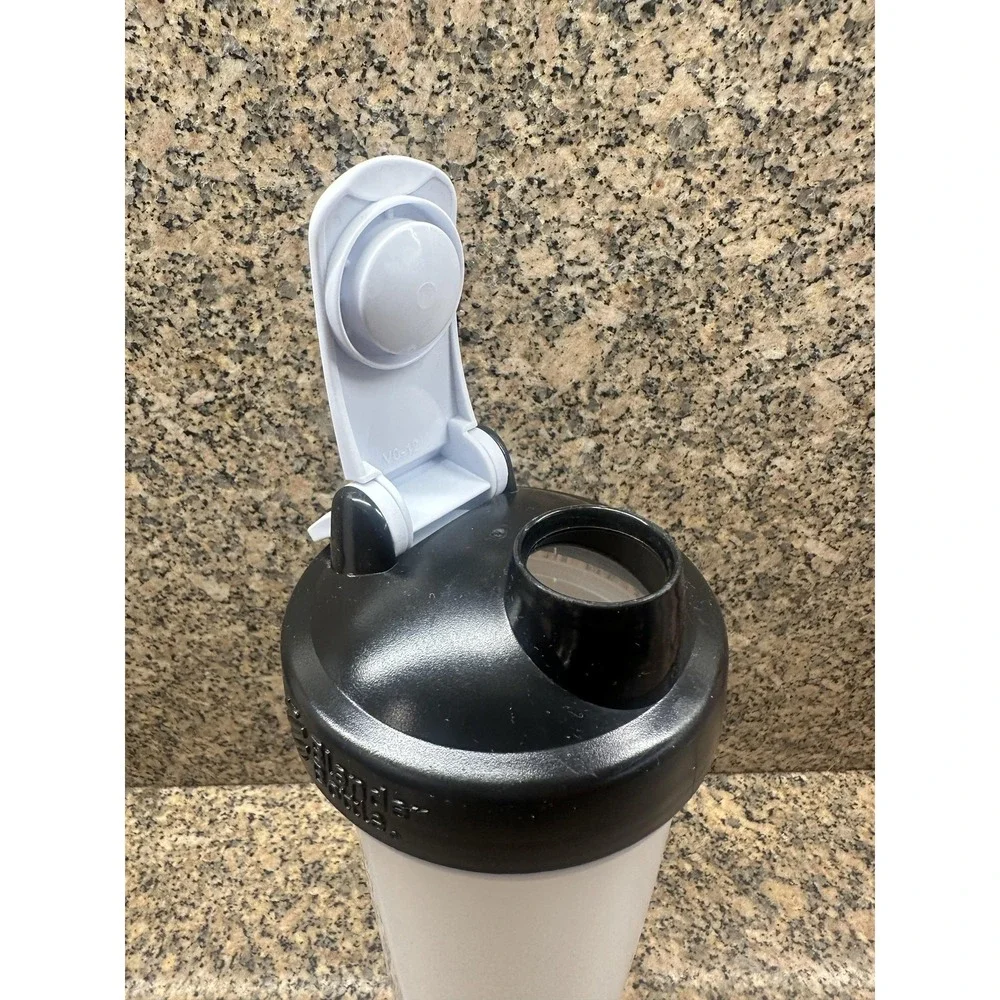 BlenderBottle Classic V2 28 Oz Shaker Bottle Black Lid Clear‎ BPA-Free Protein